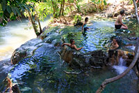 ทัวร์น้ำตกร้อน สระมรกต วัดถ้ำเสือ