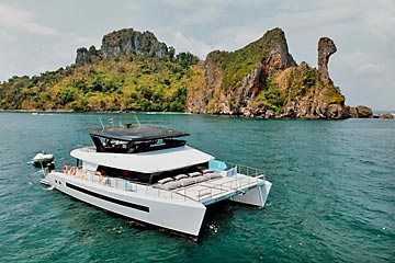 ทัวร์ล่องเรือยอร์ชหรูท่องทะเลกระบี่