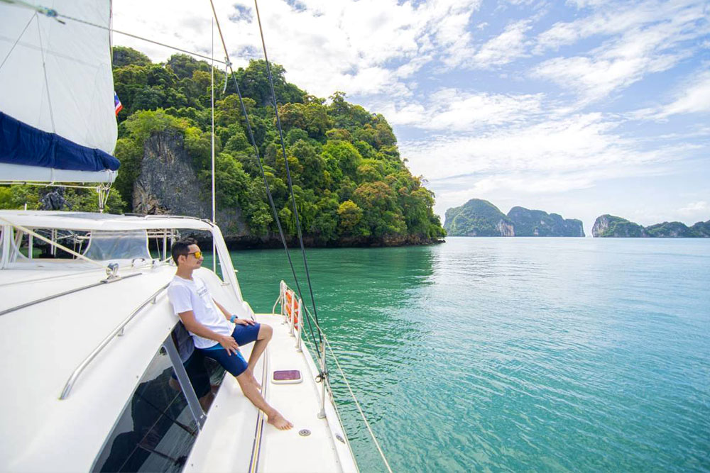 เช่าเหมาลำเรือยอร์ช เรือใบคาตามาราน กระบี่