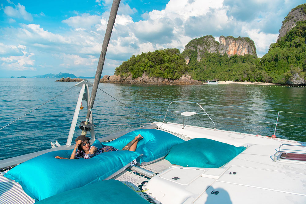 เช่าเหมาลำเรือยอร์ช เรือใบคาตามาราน กระบี่