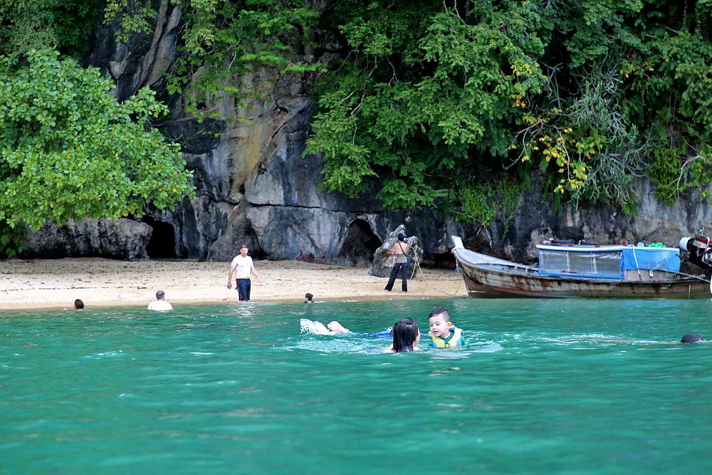 ทัวร์อ่าวพังงา + พายแคนู โดยเรือใหญ่