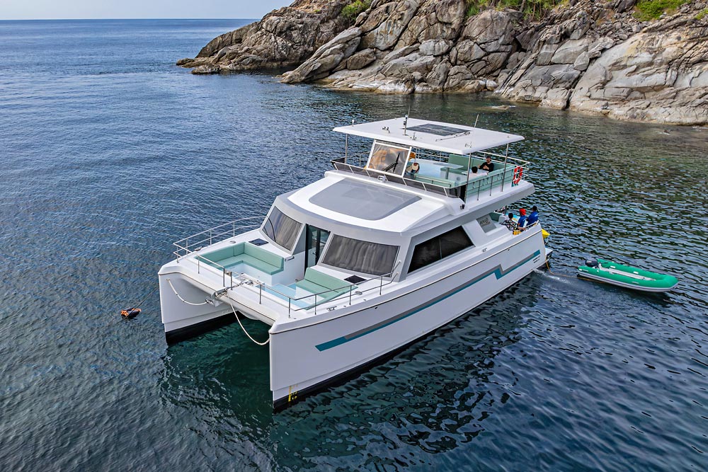 ล่องเรือยอร์ช Power Catamaran ทัวร์เกาะพีพี อ่าวมาหยา เกาะไม้ท่อน