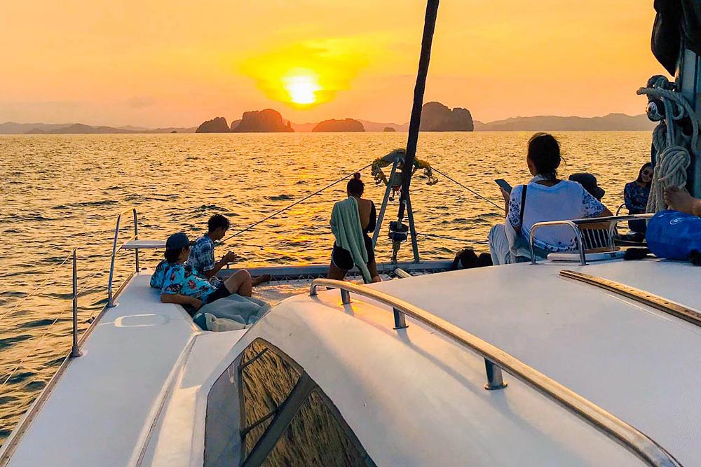 ทัวร์ล่องเรือใบคาตามาราน เกาะเฮ ซันเซ็ท ครึ่งวัน