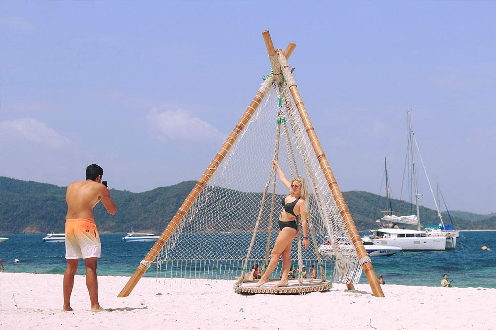 ทัวร์บานาน่าบีช เกาะเฮ โดยเรือเร็วสปีดโบ๊ทหรือเรือใบคาตามาราน แบบจอยทัวร์ 