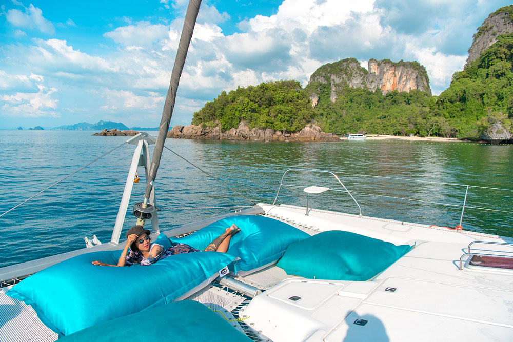 เช่าเหมาลำเรือยอร์ช เรือใบคาตามาราน ภูเก็ต